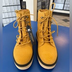 NWT Sorel Waterproof Hi-Line suede lace up boots in Brown / Tan